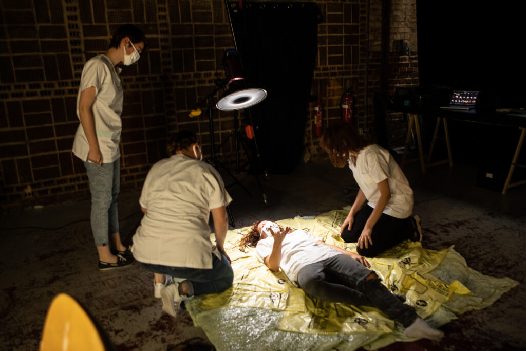 Récolte de la parole par la photographie pendant la crise sanitaire. 454 portraits itinérants en Alsace, le masque comme support de mémoire. 2020-2021.