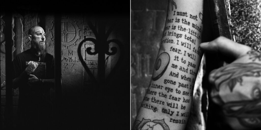 Diptyques argentiques réalisés à la Bibliothèque Humaniste. Rencontre entre fonds précieux et textes tatoués sur le corps des modèles.