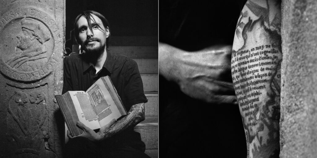 Diptyques argentiques réalisés à la Bibliothèque Humaniste. Rencontre entre fonds précieux et textes tatoués sur le corps des modèles.