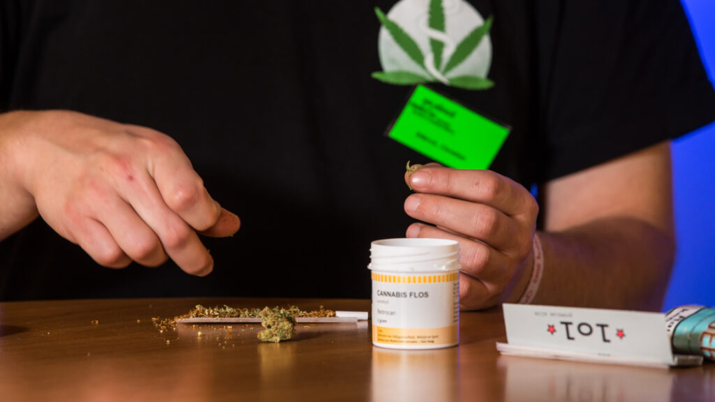 “Cannabis = joint”. Trop simpliste, cette équation ne prend pas en compte les alternatives qui ont été mises au point selon l’effet recherché, sa durée et les conditions de la prise. Peu développées, elles dépendent encore de la législation, des connaissances et des moyens du patient.
