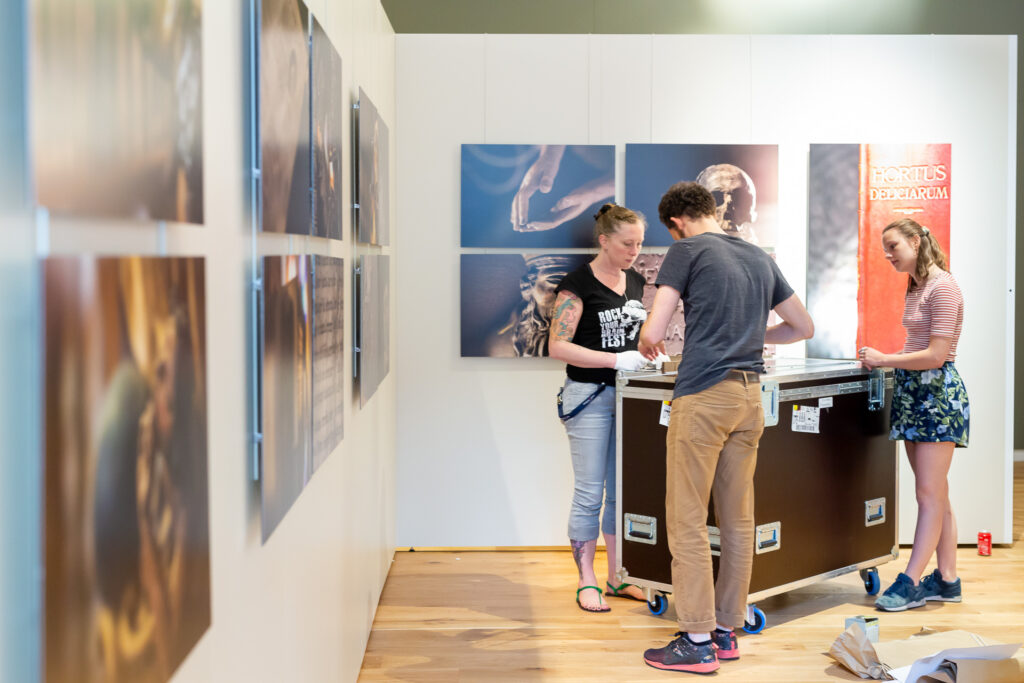 Première exposition temporaire de la Bibliothèque Humaniste rénovée. Trois axes de la résidence, juin 2018.