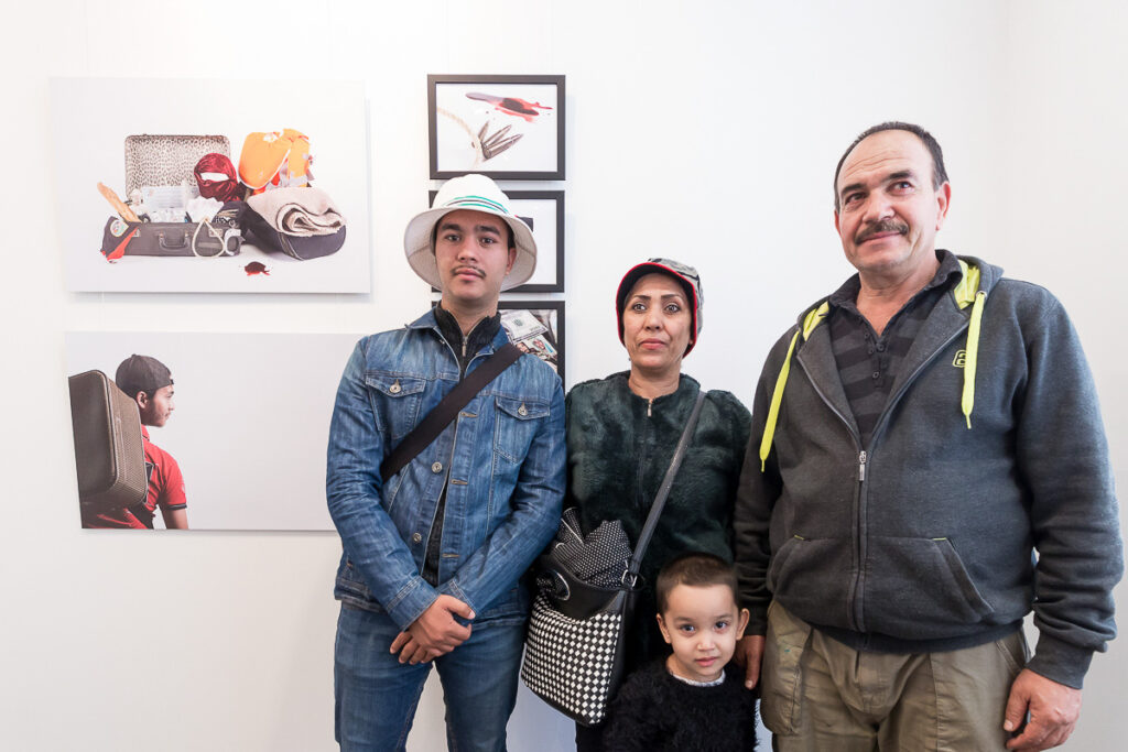 Ateliers photo avec des jeunes du CSC Langensand à Haguenau. Retrouver ses racines par l’image et le récit, 2016.