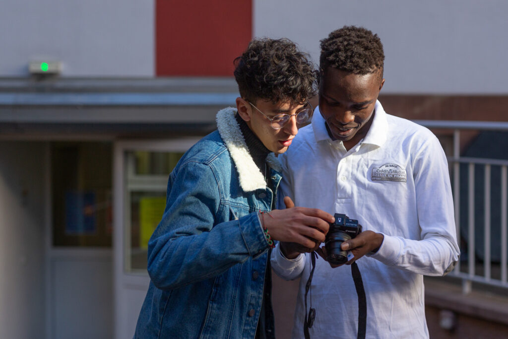 Atelier photo croisant jeunes hébergé·es et adolescent·es de la MDA. En partenariat avec La Chambre, 2018.