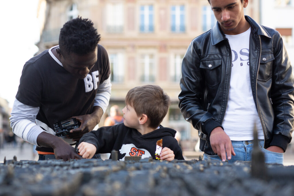 Atelier photo croisant jeunes hébergé·es et adolescent·es de la MDA. En partenariat avec La Chambre, 2018.