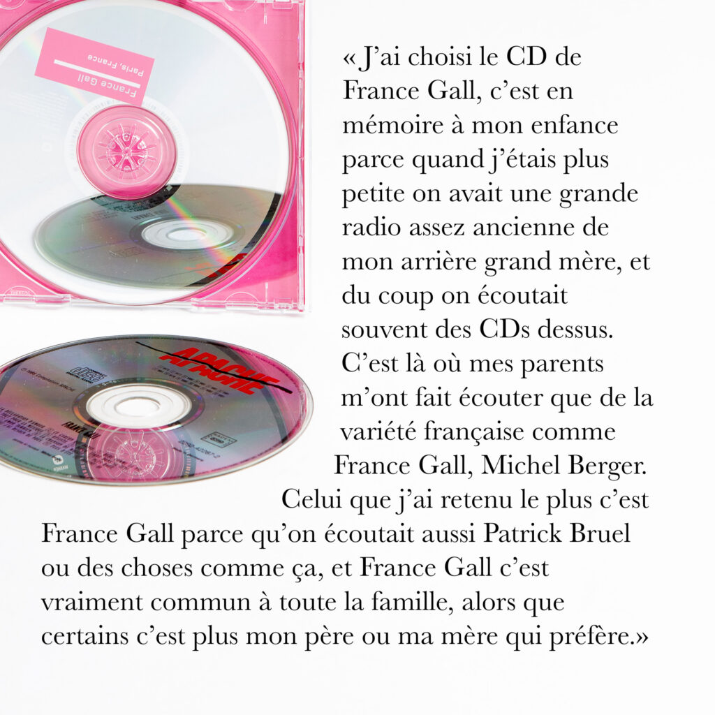 Cinquante portraits d’adolescent·es et de professionnel·les de la MDA avec les objets qui ont marqué leur adolescence.