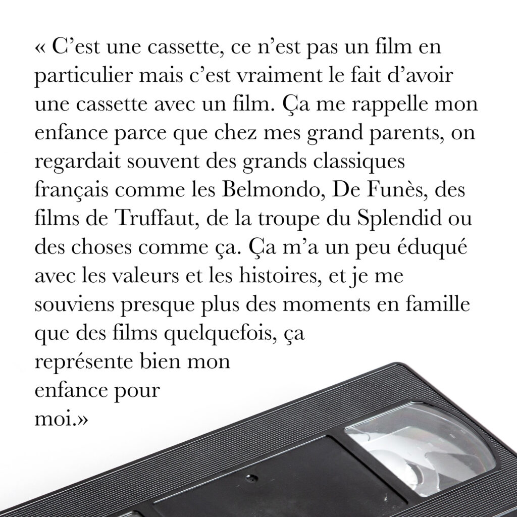 Cinquante portraits d’adolescent·es et de professionnel·les de la MDA avec les objets qui ont marqué leur adolescence.