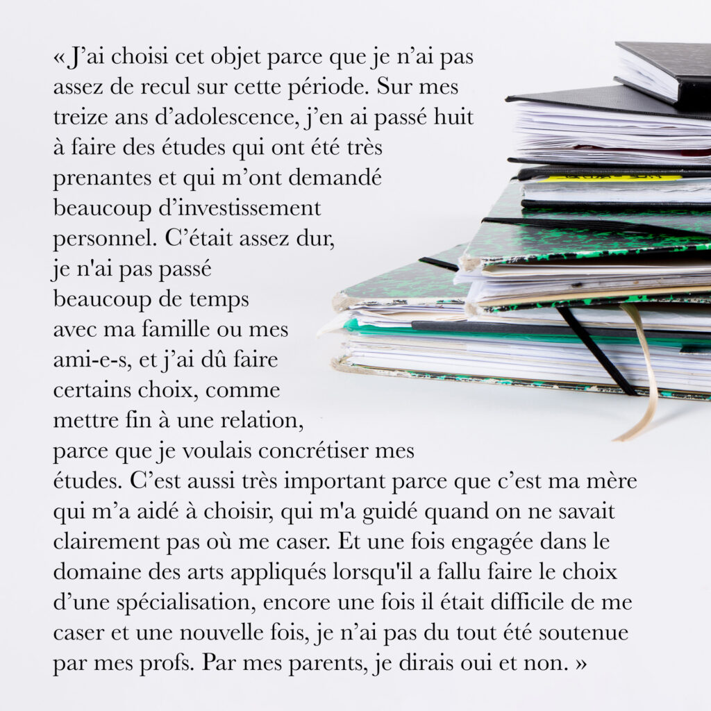 Cinquante portraits d’adolescent·es et de professionnel·les de la MDA avec les objets qui ont marqué leur adolescence.