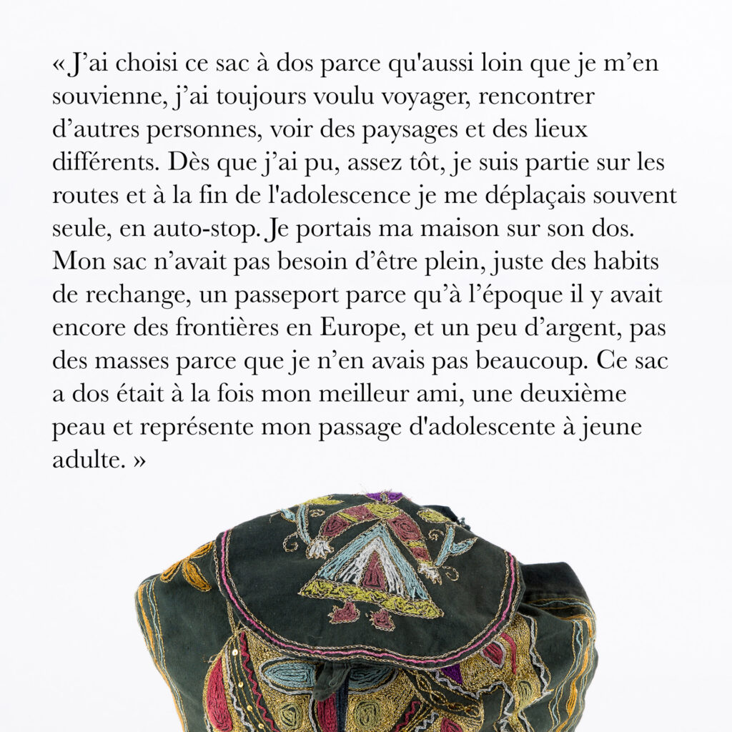 Cinquante portraits d’adolescent·es et de professionnel·les de la MDA avec les objets qui ont marqué leur adolescence.