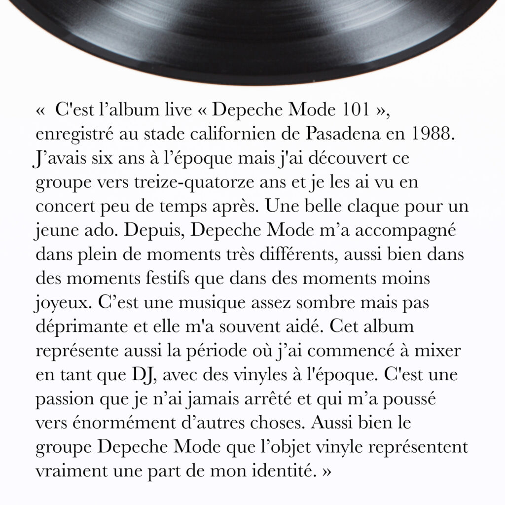 Cinquante portraits d’adolescent·es et de professionnel·les de la MDA avec les objets qui ont marqué leur adolescence.