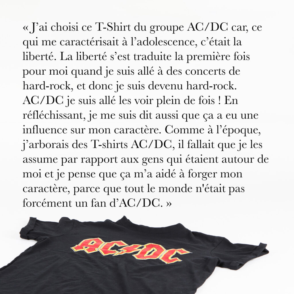 Cinquante portraits d’adolescent·es et de professionnel·les de la MDA avec les objets qui ont marqué leur adolescence.