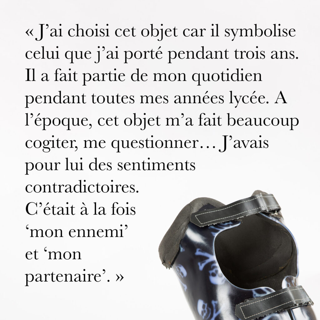 Cinquante portraits d’adolescent·es et de professionnel·les de la MDA avec les objets qui ont marqué leur adolescence.