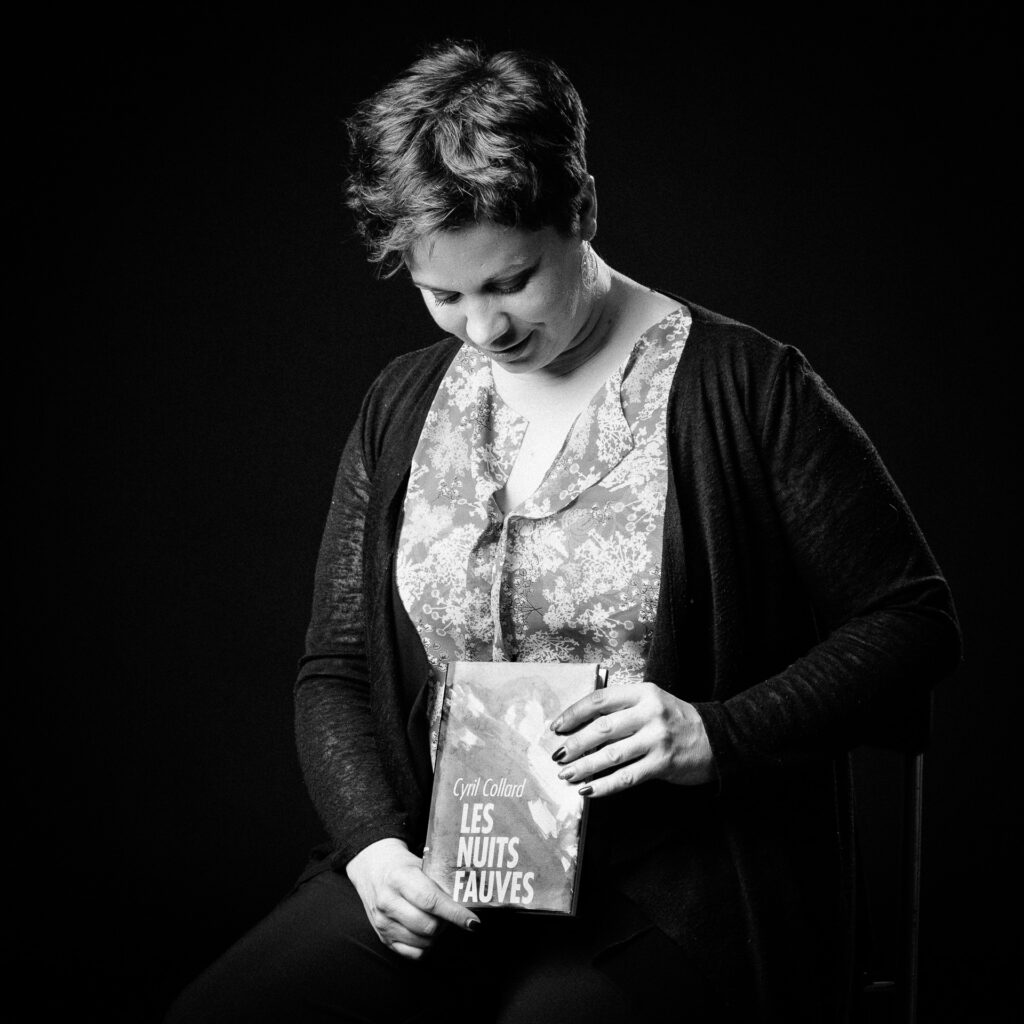 Cinquante portraits d’adolescent·es et de professionnel·les de la MDA avec les objets qui ont marqué leur adolescence.