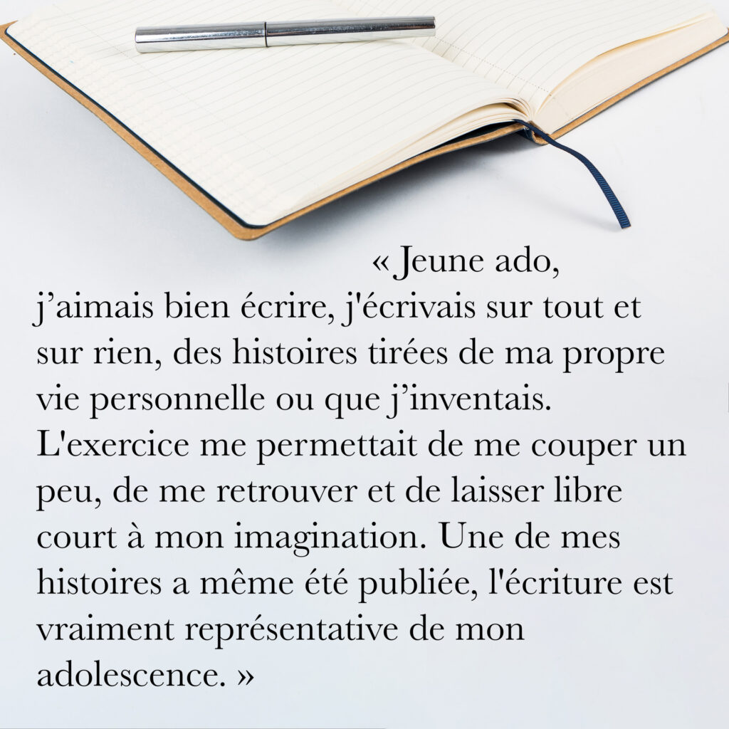 Cinquante portraits d’adolescent·es et de professionnel·les de la MDA avec les objets qui ont marqué leur adolescence.