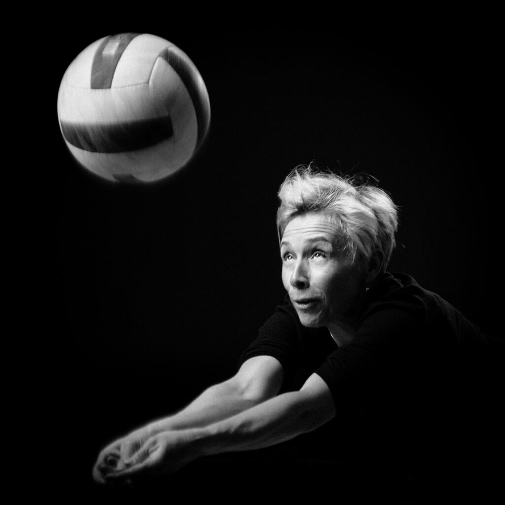 Cinquante portraits d’adolescent·es et de professionnel·les de la MDA avec les objets qui ont marqué leur adolescence.