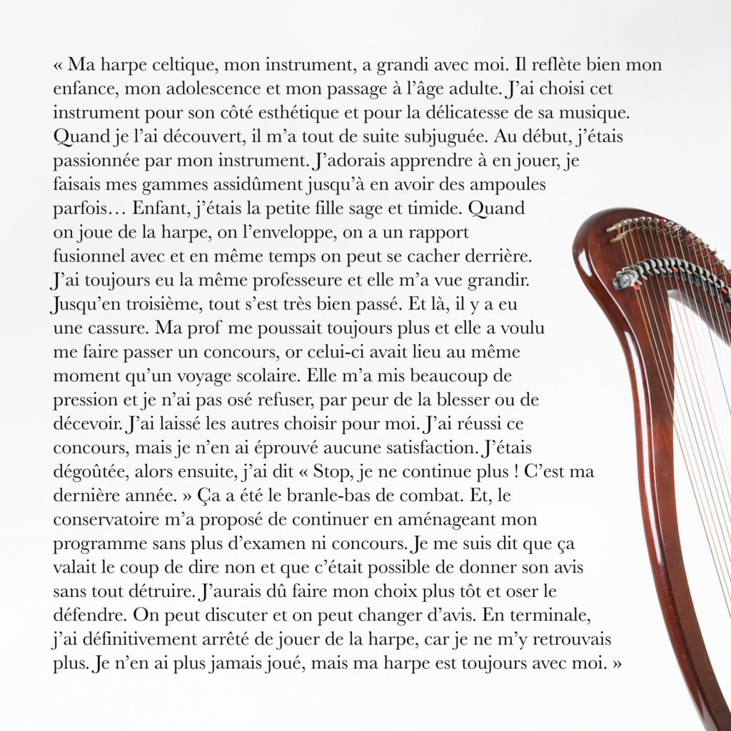 Cinquante portraits d’adolescent·es et de professionnel·les de la MDA avec les objets qui ont marqué leur adolescence.