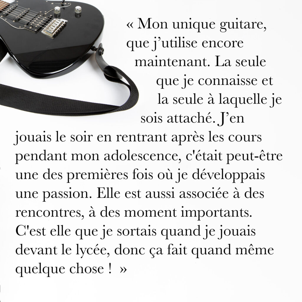 Cinquante portraits d’adolescent·es et de professionnel·les de la MDA avec les objets qui ont marqué leur adolescence.