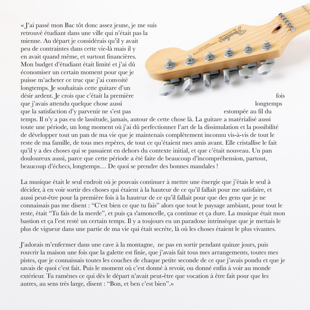 Cinquante portraits d’adolescent·es et de professionnel·les de la MDA avec les objets qui ont marqué leur adolescence.