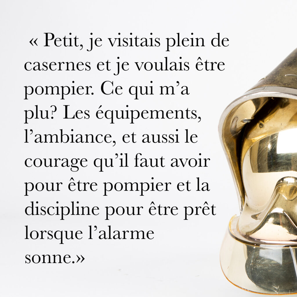 Cinquante portraits d’adolescent·es et de professionnel·les de la MDA avec les objets qui ont marqué leur adolescence.