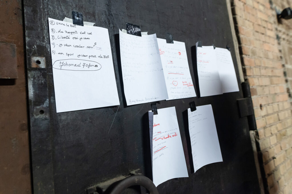Atelier portrait avec des mineurs non accompagnés du Centre Bernanos. Portrait chinois en images, mars 2019.