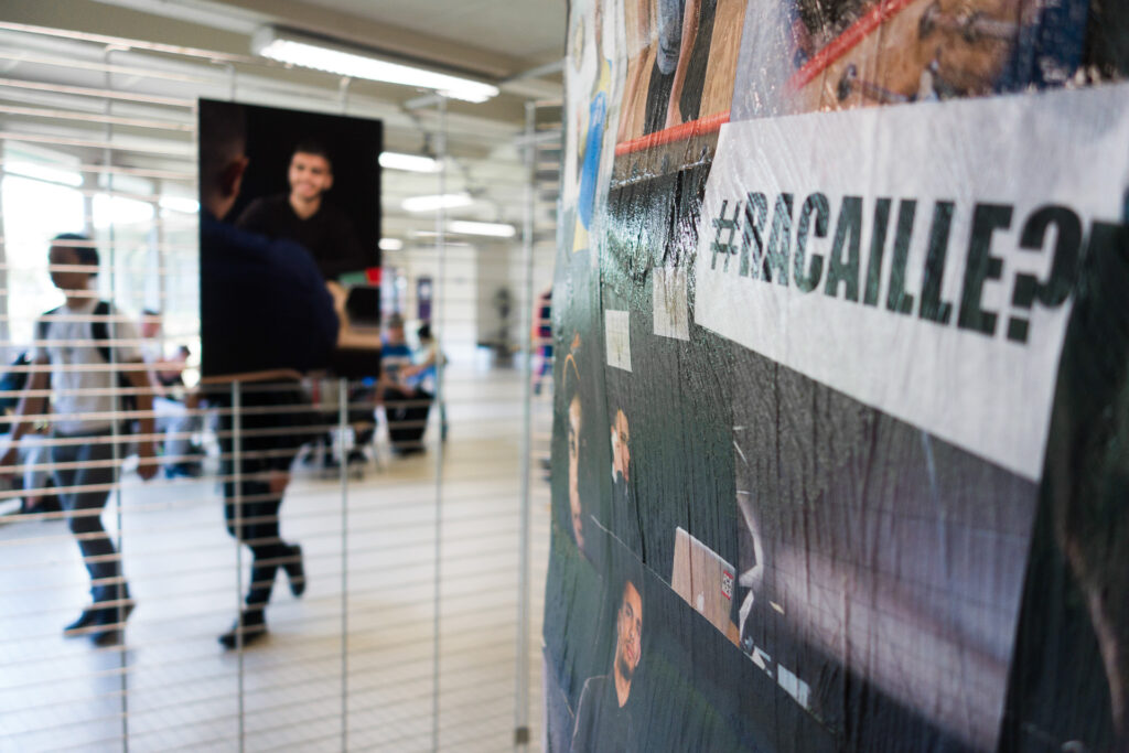 Lycée Picasso, Givors. Du préjugé au contre-pied : répondre par la photographie. Projet Stimultania, 2017.