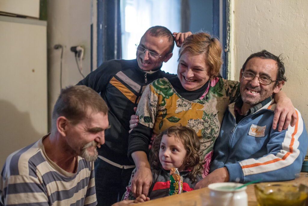 Originaire de Slovaquie où ils tenaient une exploitation agricole, la famille Makuna est arrivée à Prednadrazi voilà une dizaine d'années. Elle ne se voit pas s'installer ailleurs.