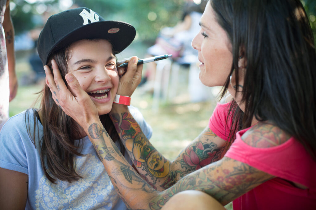 Marine donne goût au tattoo à sa fille